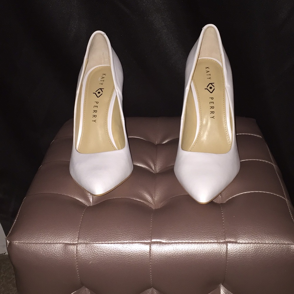 Katy Perry White Pointed Toe Heels